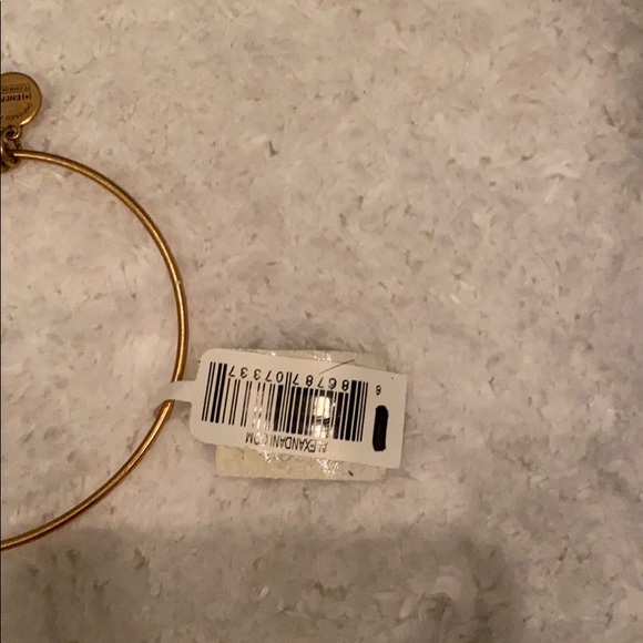 2 bracelets - Picture 2 of 2